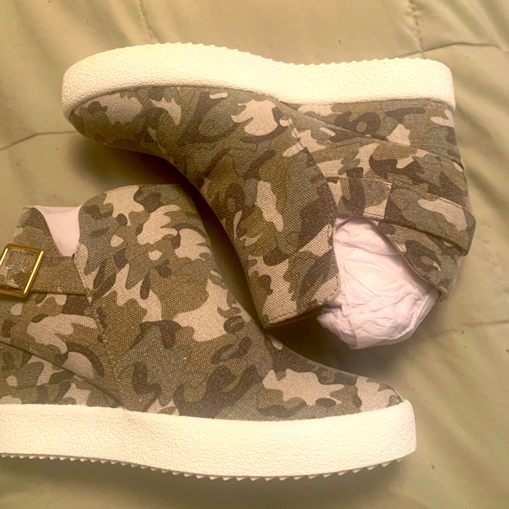 Camouflage Wedge Ankle Boots